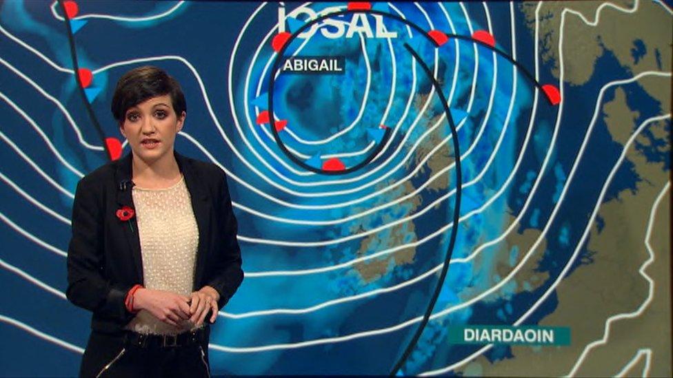 Sarah Cruickshank ag aithris na sìde