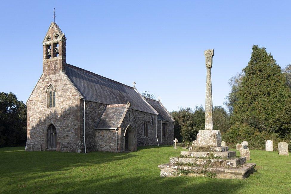 Eglwys y Santes Fair Forwyn, Llanfair Cilgedin