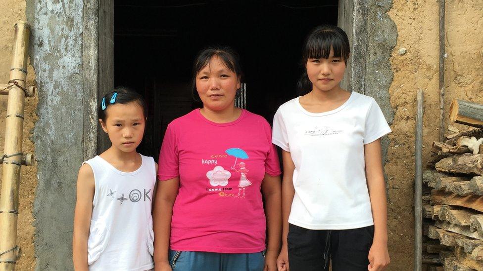 Mum and farmer Wang Caifeng and her two daughters