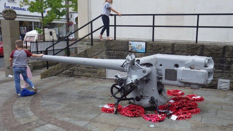 A photo of UB-91's deck gun at Chepstow's war memorial