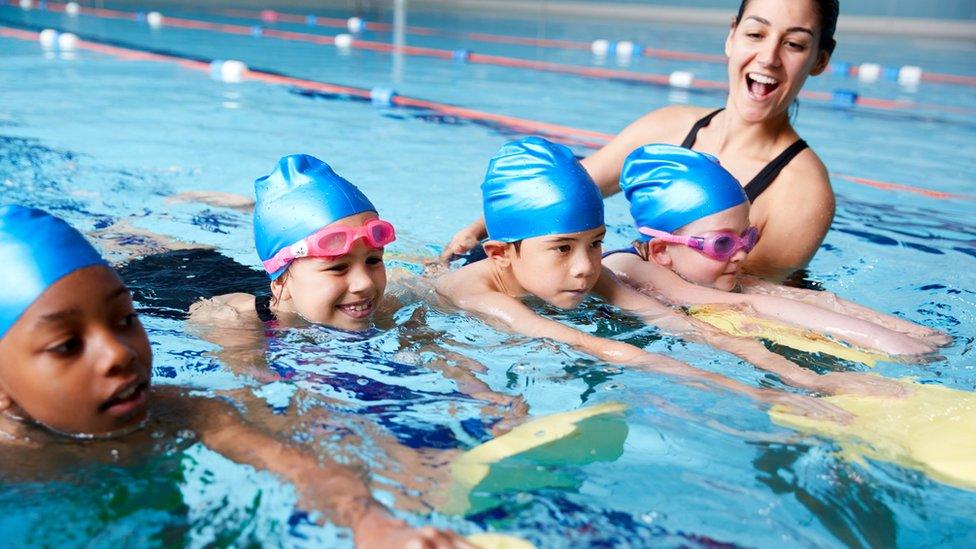 children-learning-how-to-swim.