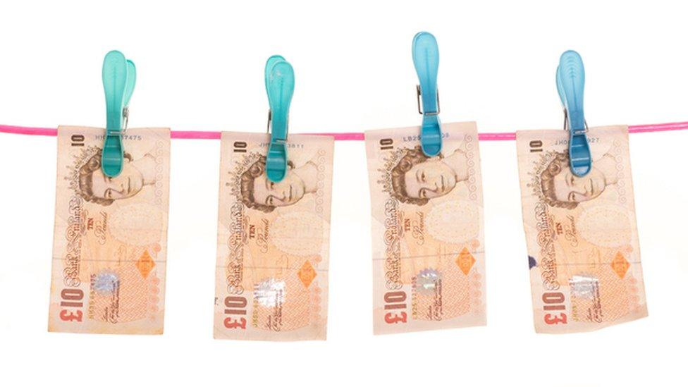 £10 notes on a washing line