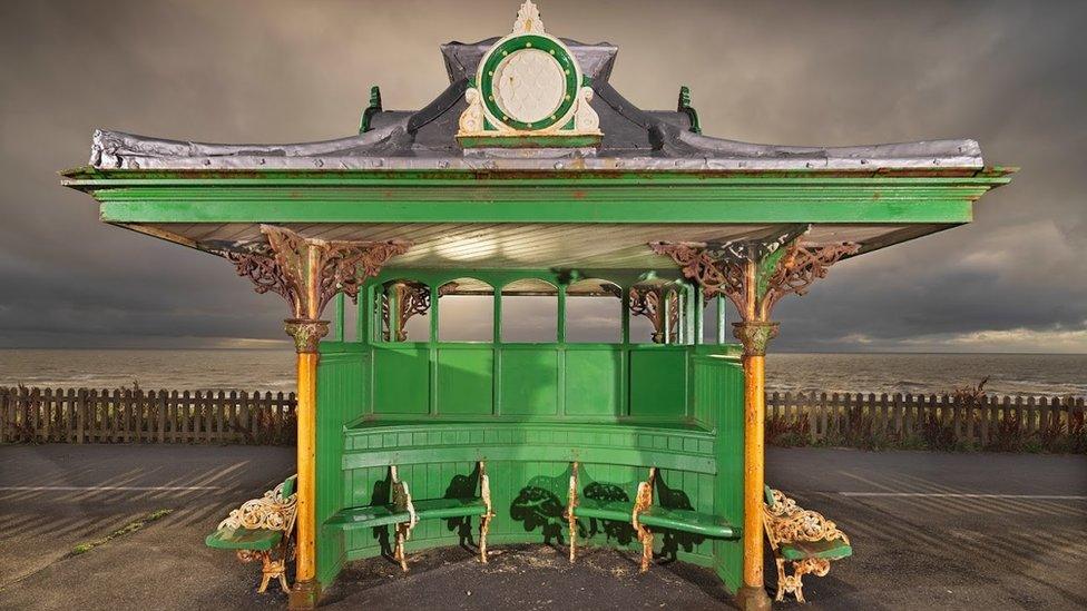 Wooden beach shelter, Queen's Promenade