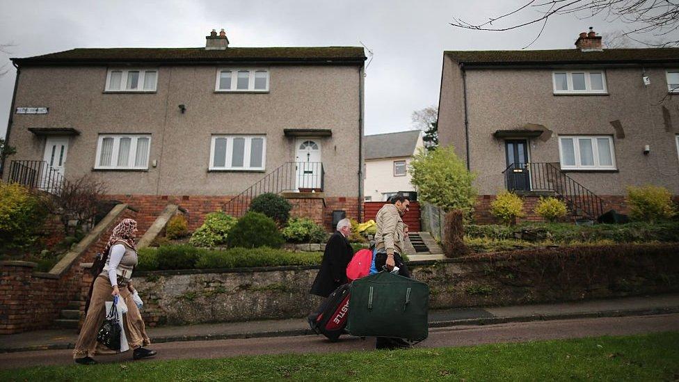 Photo of Syrian refugees arrive in the Isle of Bute in December 2015