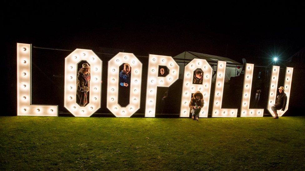 Loopallu sign