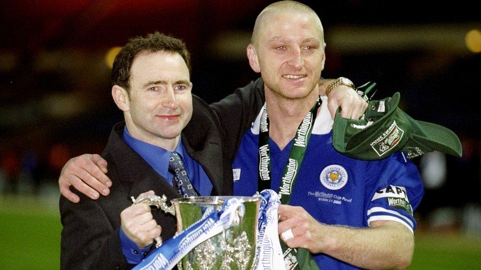 Leicester City manager Martin ONeill and captain Matt Elliott hold League Cup in 2000