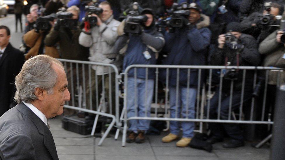 Disgraced Wall Street financier Bernard Madoff (L) arrives at a US Federal Court on March 12, 2009 in New York