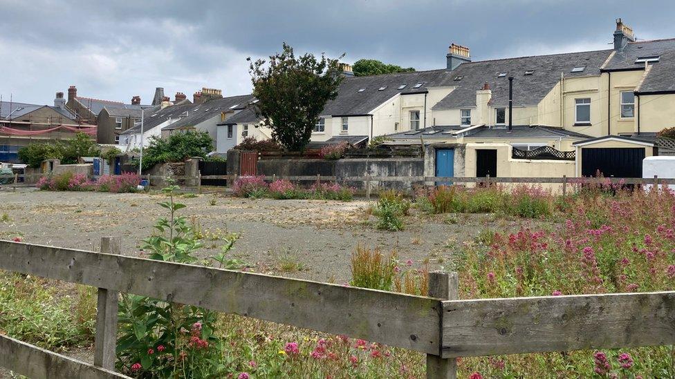 Vacant plot of land on Woodbourne Lane