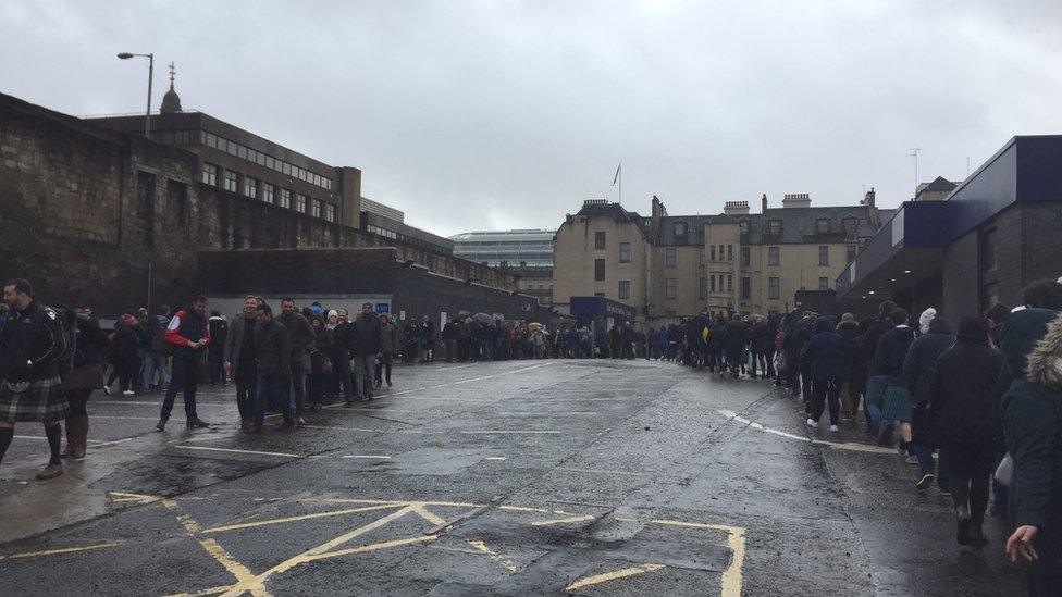 Long queue at Queen Street Station