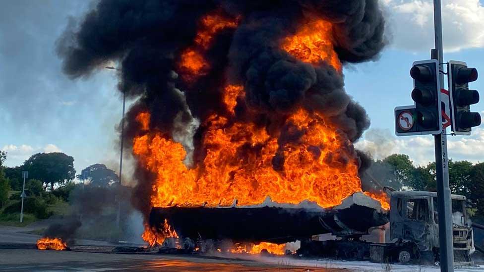 Fuel tanker fire, South Benfleet