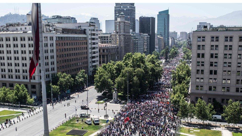 Mass demonstration on the streets of Santiago on Wednesday 30 October