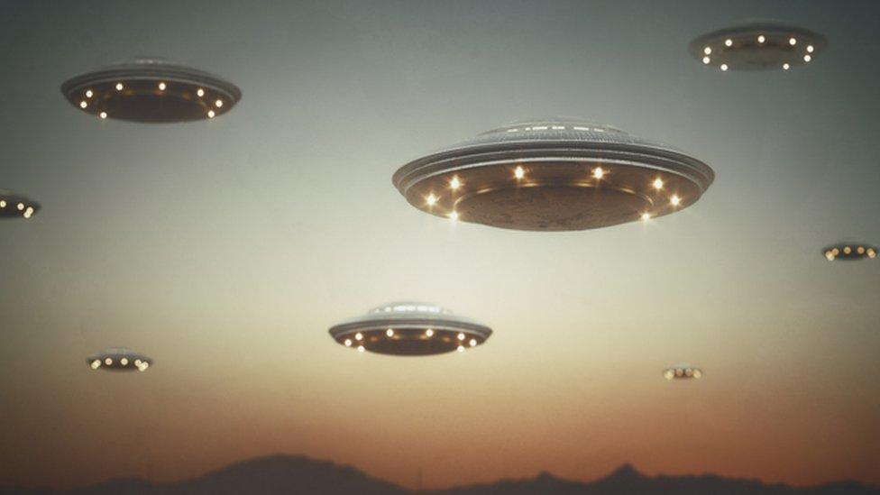 graphic of flying saucers