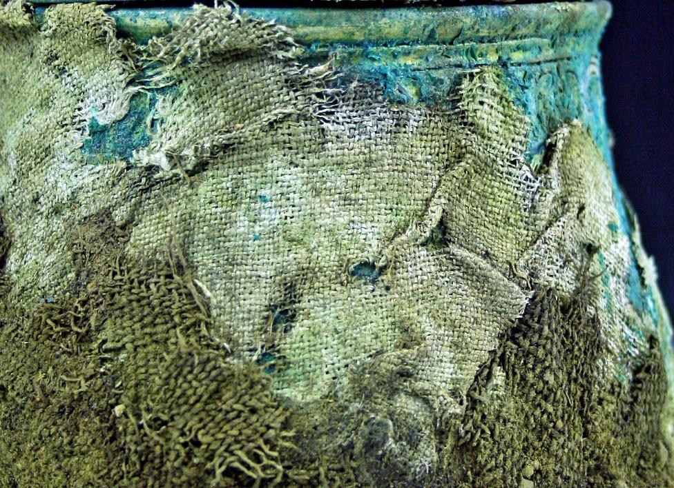 The textiles around the vessel