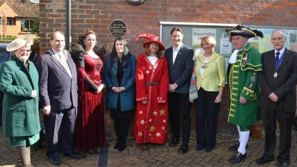 Plaque unveiled at Beaconsfield Library