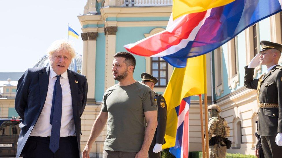 Boris Johnson and Volodymyr Zelensky