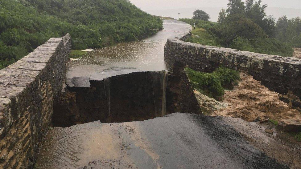 Collapsed-bridge-yorkshire-flood.