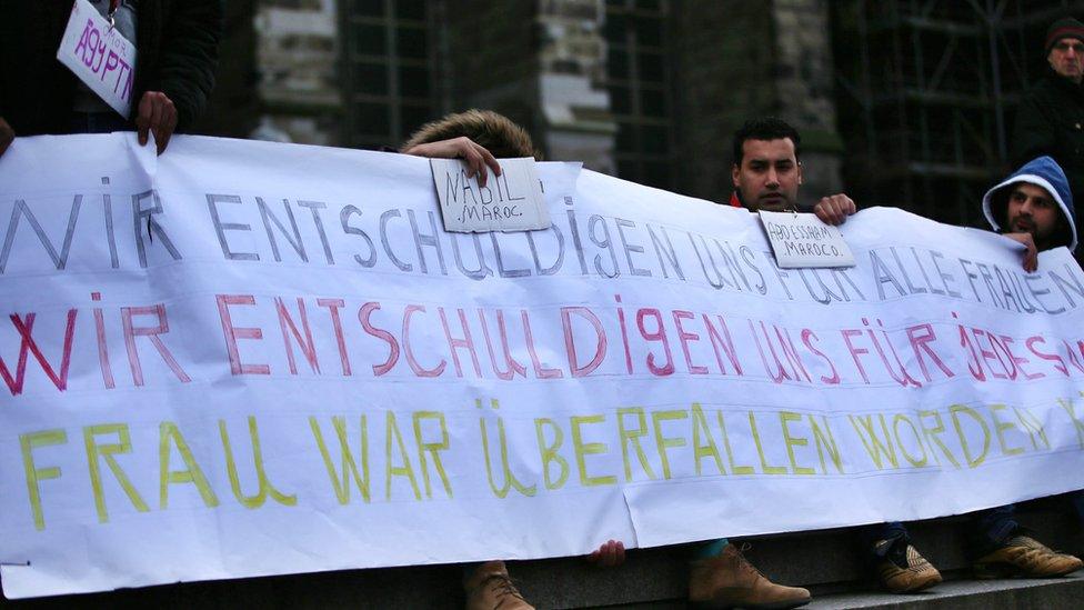 Migrants from Egypt and Morocco held up a banner at Cologne station apologising to women for the violence (12 Jan)