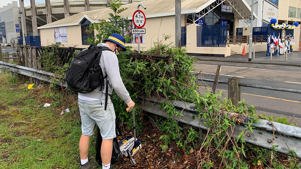 Fan picking litter