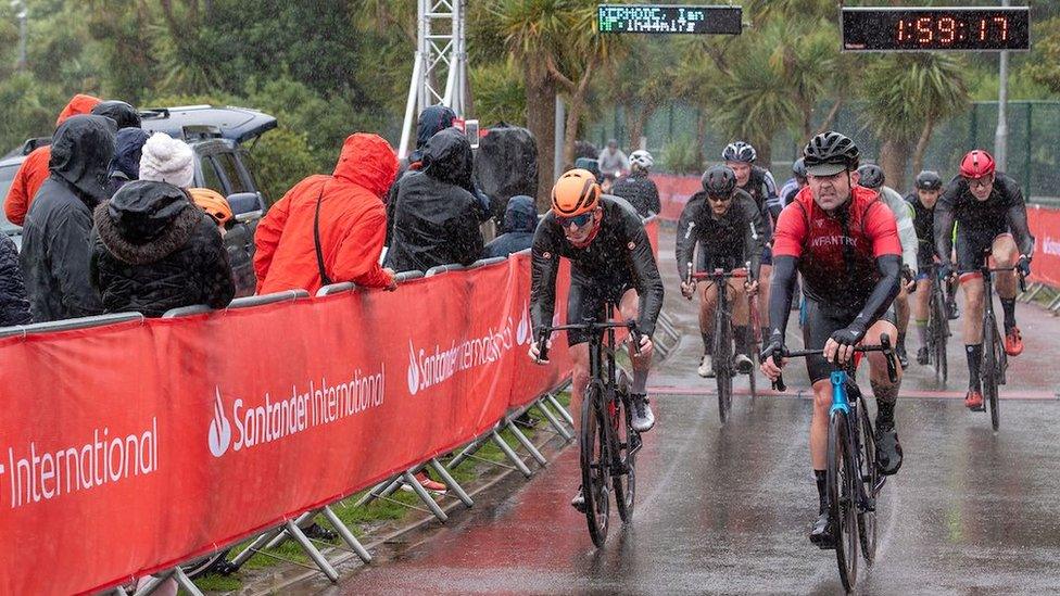 Wet cyclists at the Gran fondo