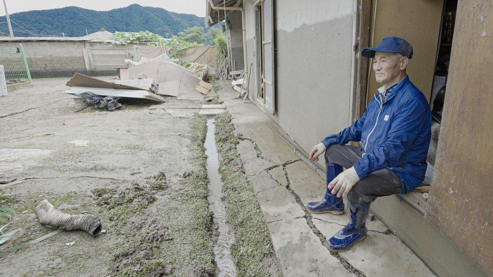 Song Du-ho tries to process the damage that surrounds him in Edam, a tiny farming village in South Korea