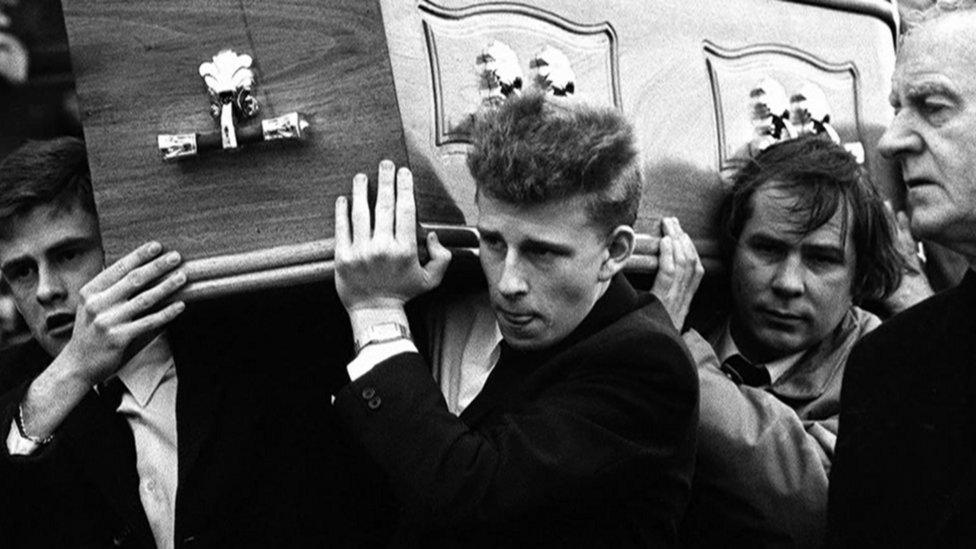 Patrick Kielty carrying his father's coffin in 1988