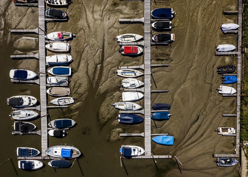 Boats are lying in the mud in the marina Beusichem, Netherlands, 10 August 2022