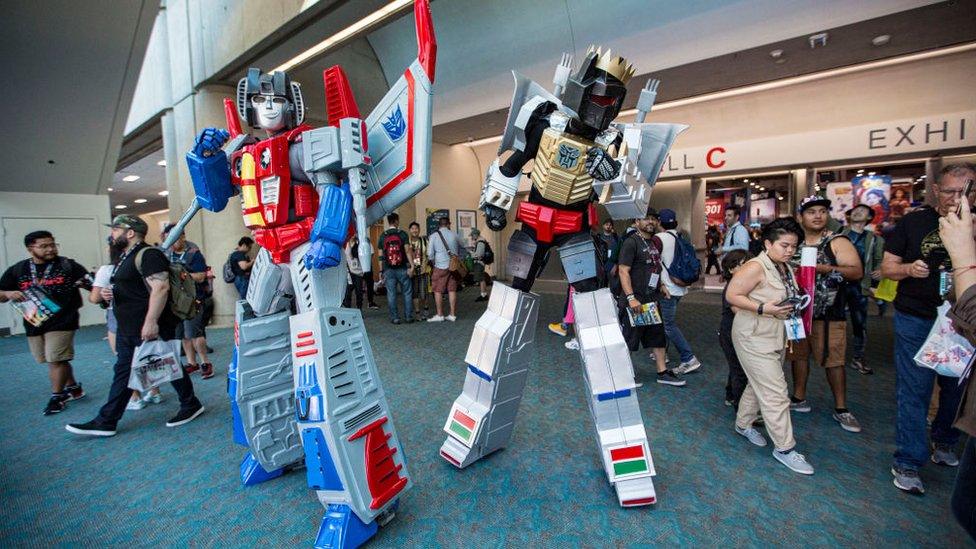 Transformers-costumes-at-Comic-Con.