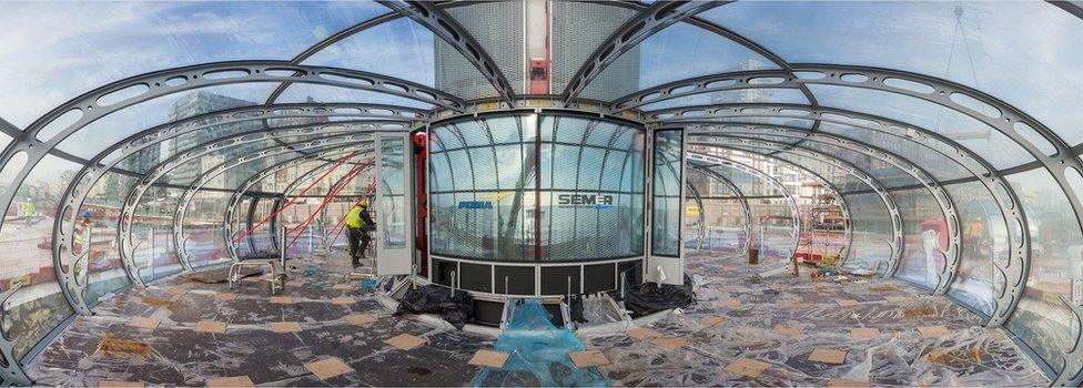 i360 glass pod