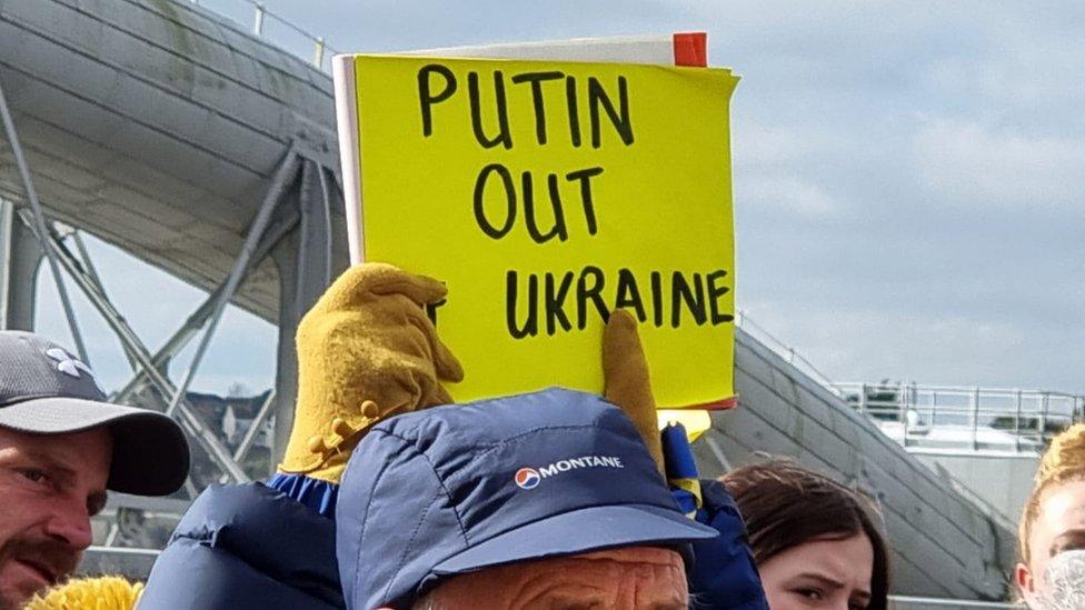 A sign saying "Putin out Ukraine"