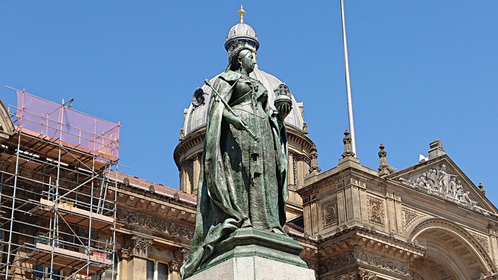 Queen Victoria statue