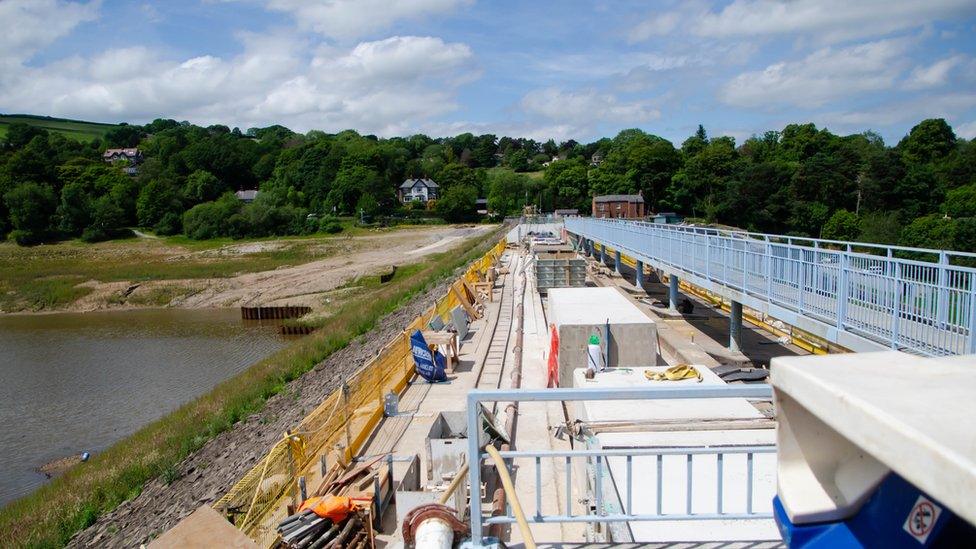 Crest works on bridge June 2020