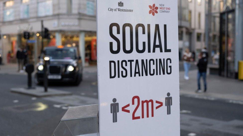 Social-distancing-sign.