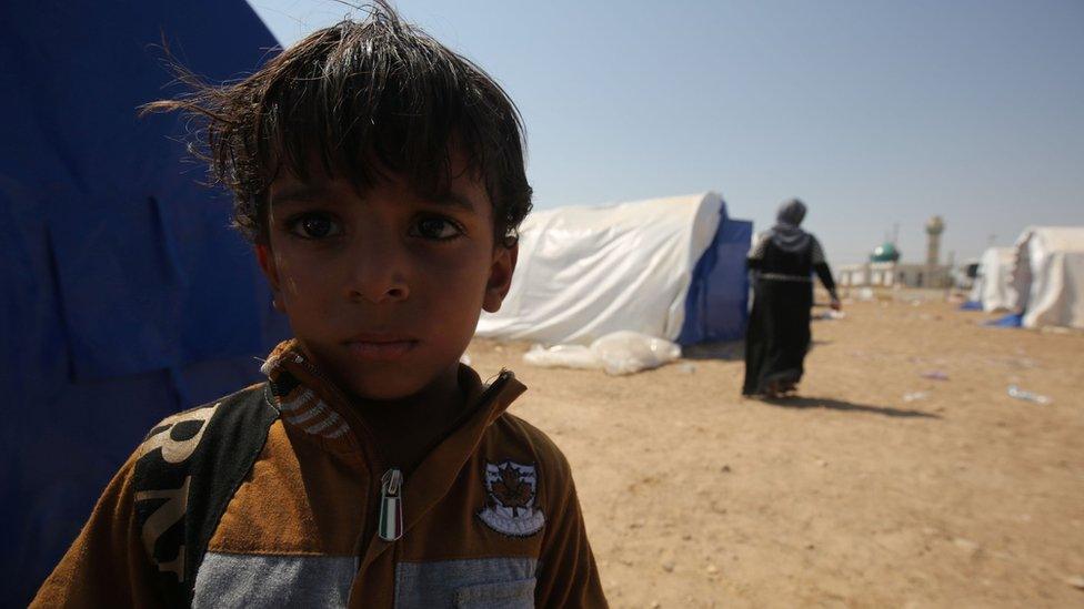 Displaced people at a camp in western Iraq as they wait to go back to their homes in the city of Falluja (4 September 2016)