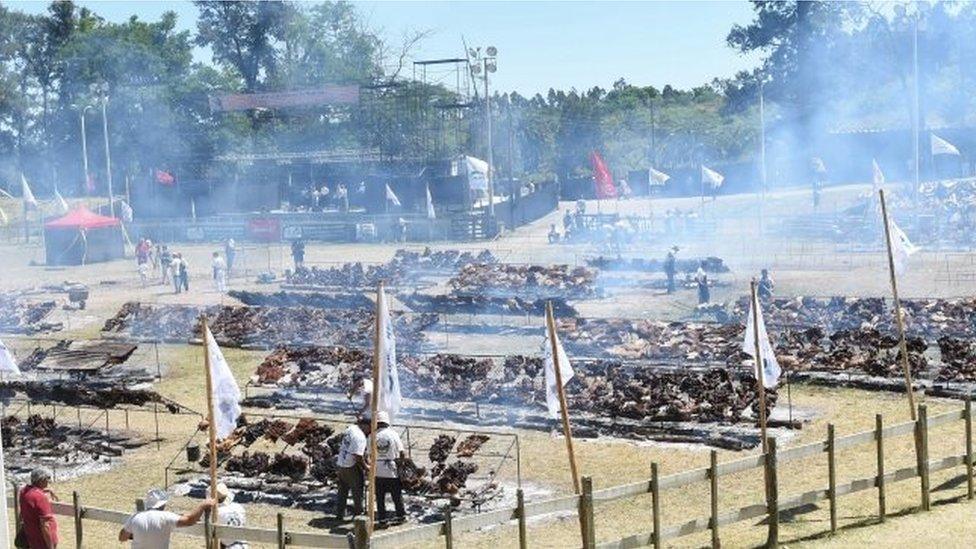 A total of 16,500 kg of beef are grilled in Rodo Park in Minas, Uruguay, 120 km from Montevideo, in an attempt to break the Guinness record for "The World" s Biggest Barbecue", on December 10, 20