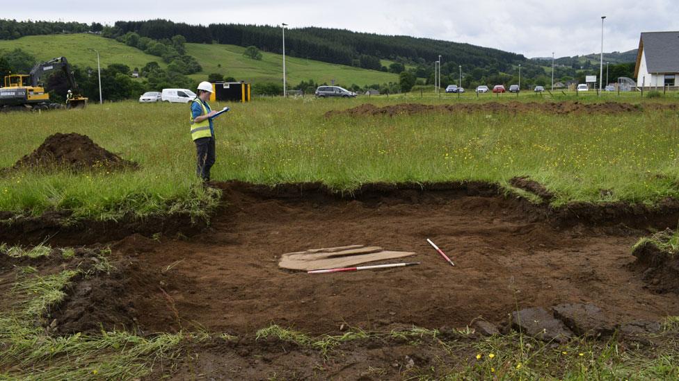 Discovery of second grave