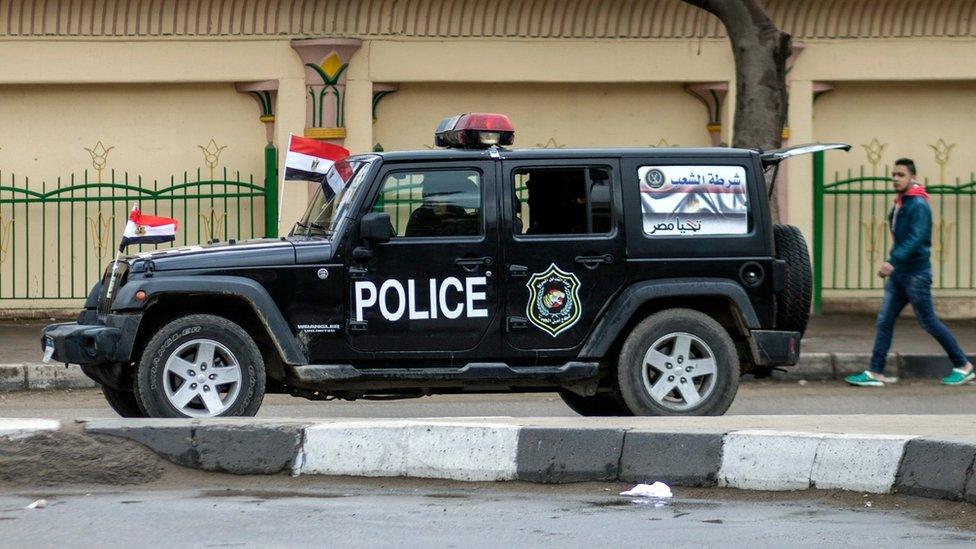 Police vehicle in Cairo (25 January 2016)