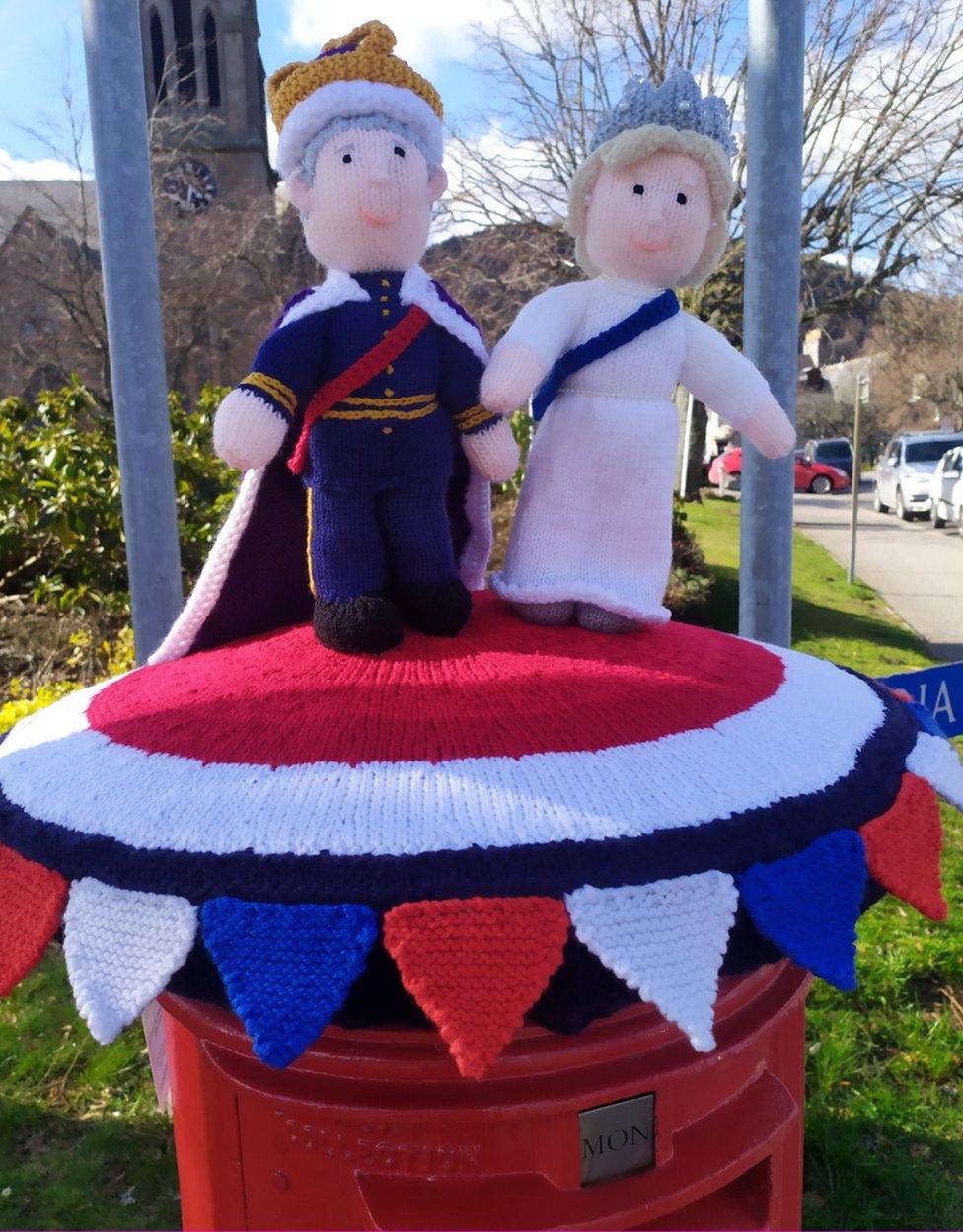 Knitted King and Queen sit on a postbox