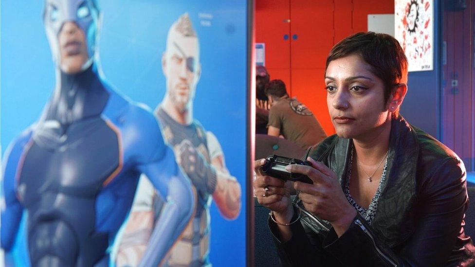 Perveen Akhtar playing Fortnite