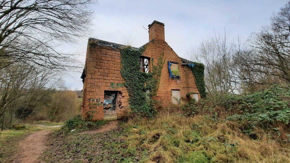 Mill cottage buildings