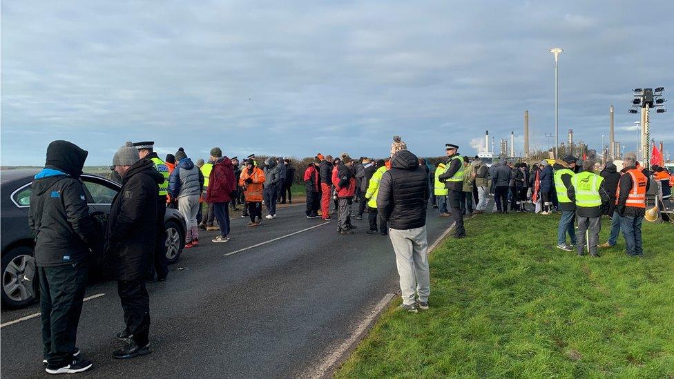 strikers on road