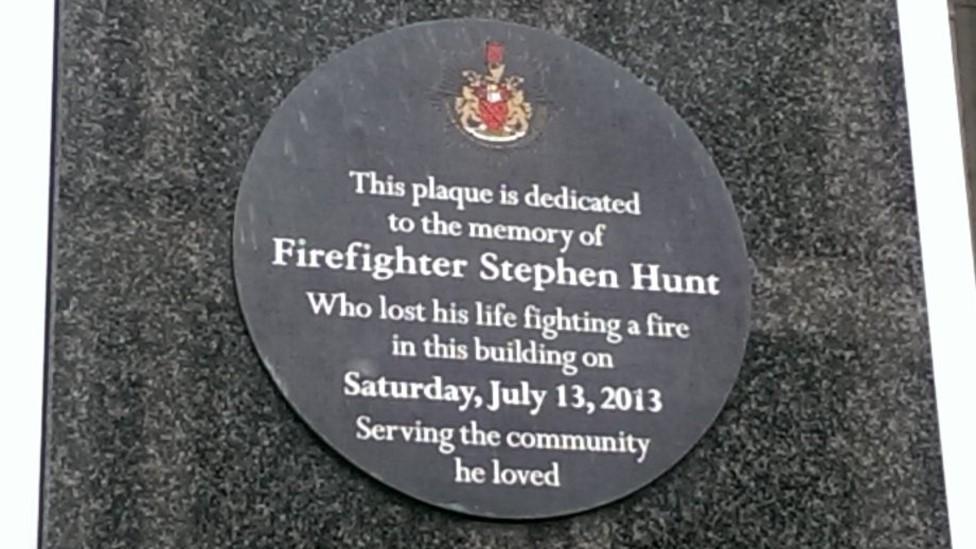 Plaque dedicated to Stephen Hunt
