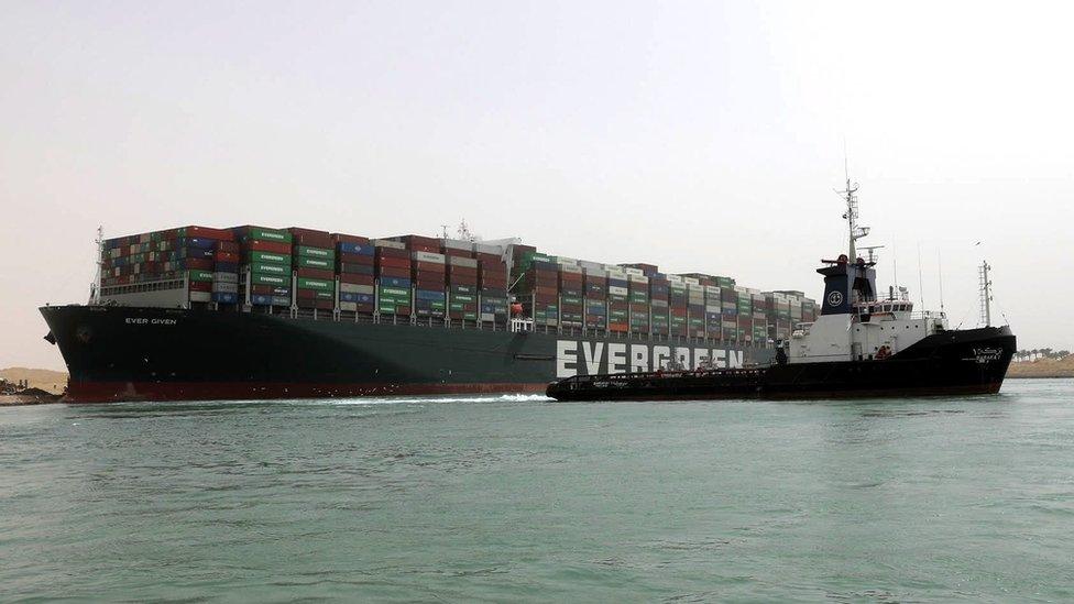 A tug tries to pull the Ever Given clear from the bank of the Suez Canal (25 March 2021)