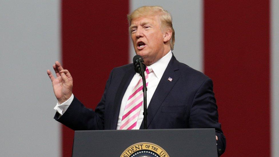 Image shows President Trump speaking at a rally in Alabama on 22 September