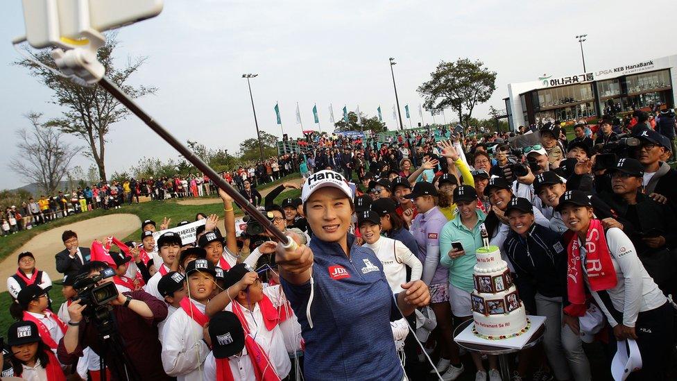 Pak Se-ri takes a selfie with golfers during her retirement ceremony