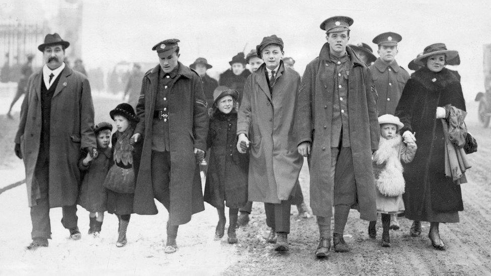 Frederick Jeremy Edwards VC (fourth left) and Corporal Henry Vealer VC (third right)