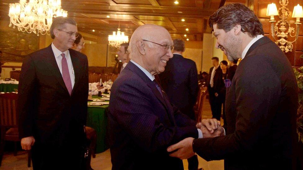 Pakistani foreign affairs adviser Sartaj Aziz (C) shakes hands with with Afghan Deputy Foreign Minister Hekmat Khalil Karzai (R) as US Special representative for Afghanistan and Pakistan Richard G. Olson (L) looks on ahead of the peace talks in Islamabad, Pakistan, 11 January 2016