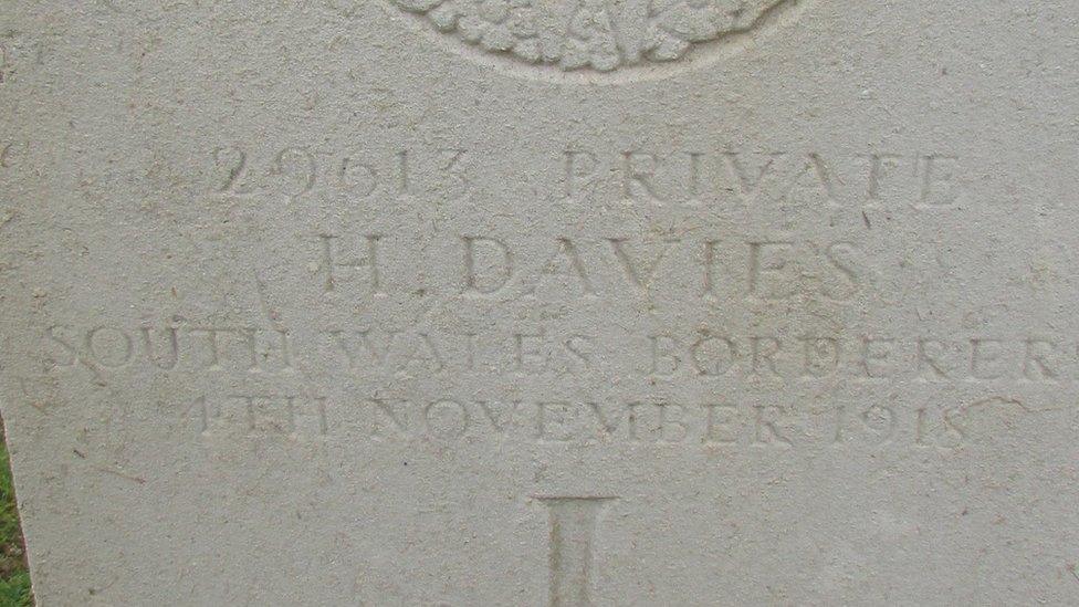 Pte Davies's grave at Canonne Farm British Cemetery