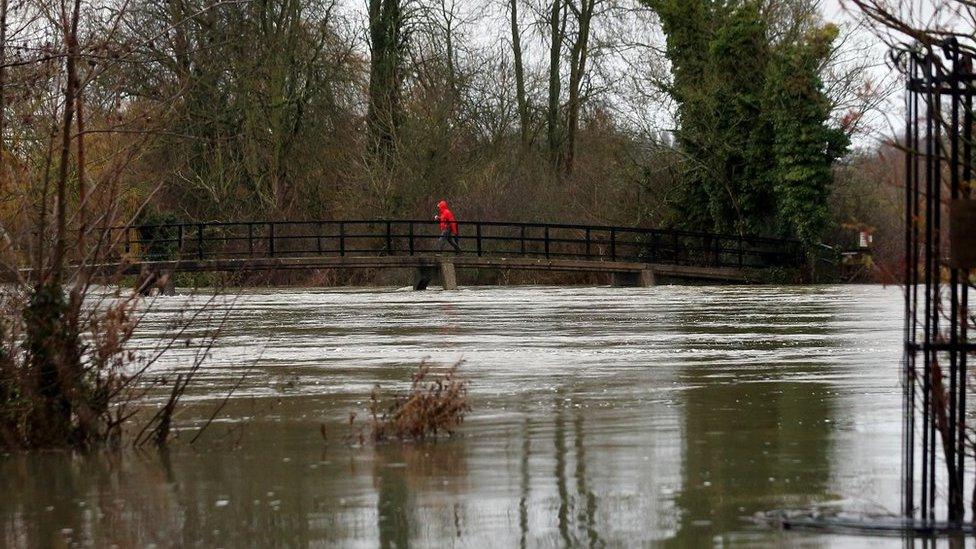 Sonning Bridge flooding