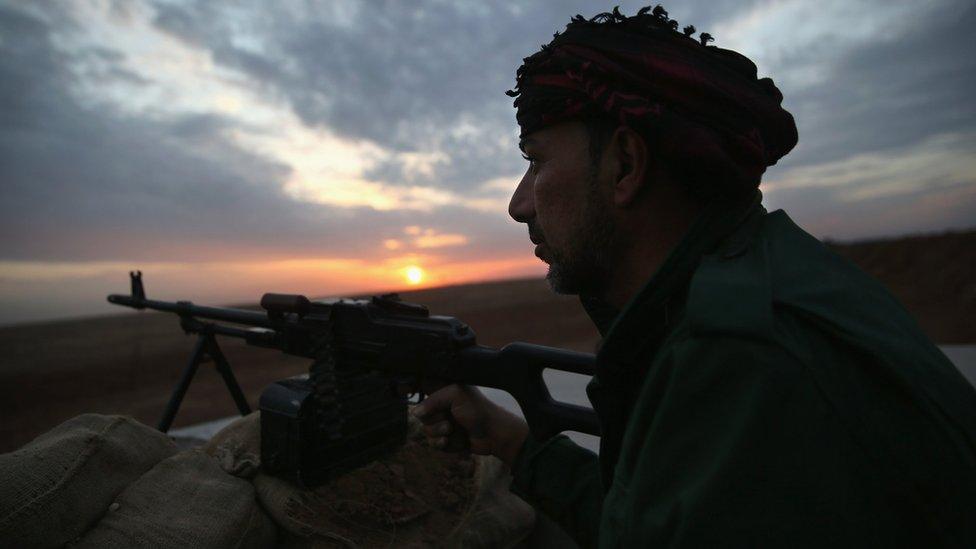 Kurdish Peshmerga fighter mans an observation post on the frontline with IS in northern Iraq (5 November 2015)