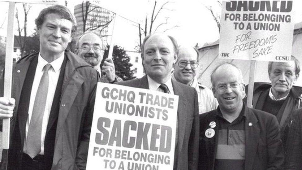 Paddy Ashdown & Neil Kinnock on a GCHQ picket line